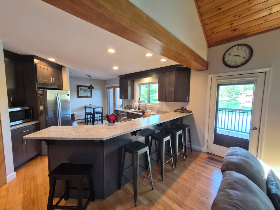 Kitchen Breakfast Bar