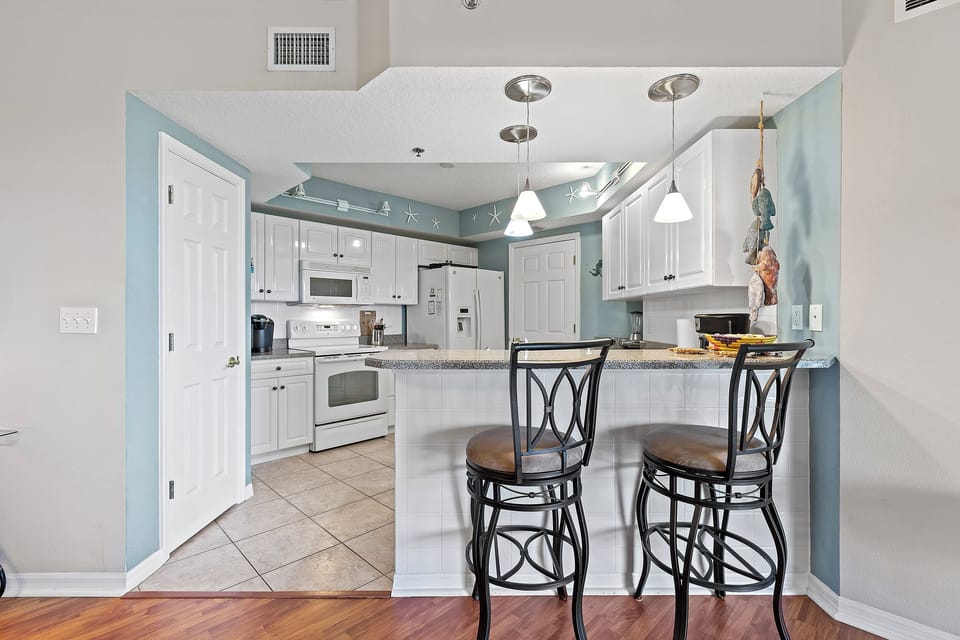 Eat-in bar seating