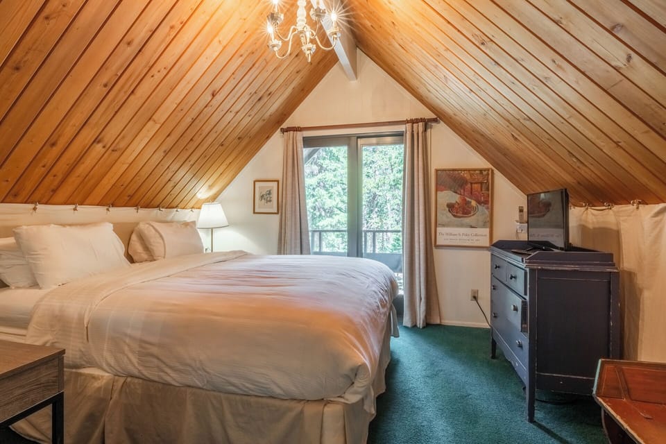 Chalet 14 upstairs bedroom