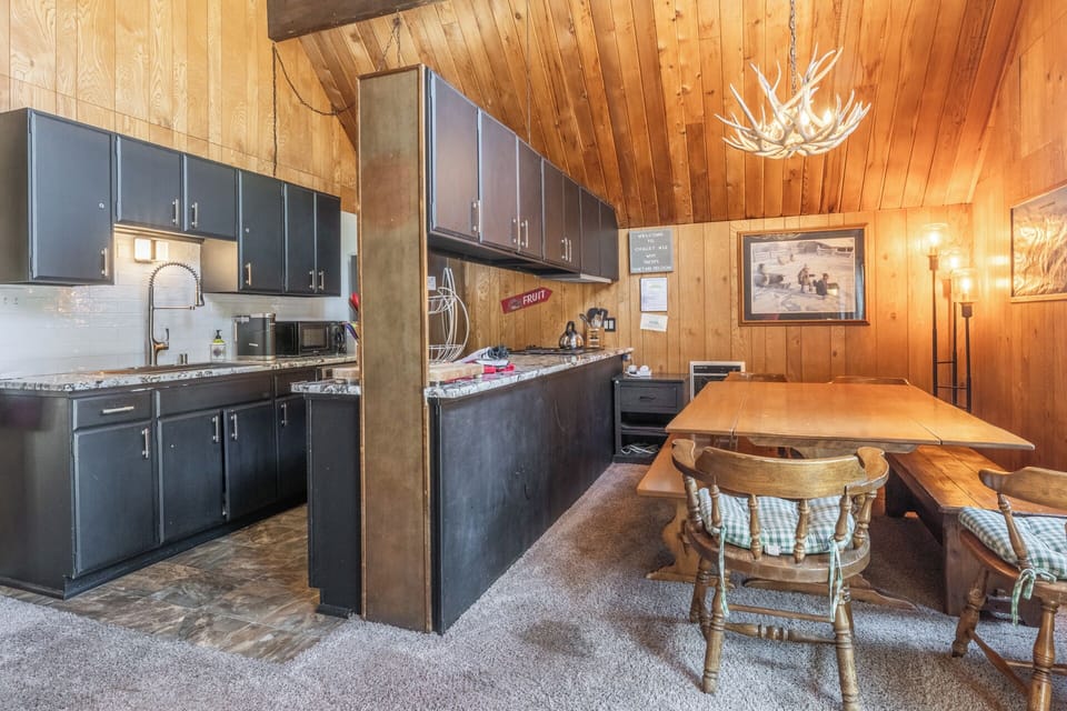 Chalet 12 kitchen and dining