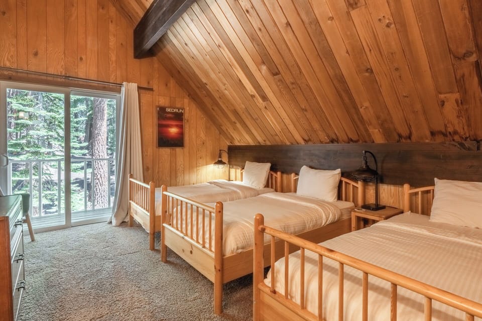 Chalet 12 upstairs bedroom