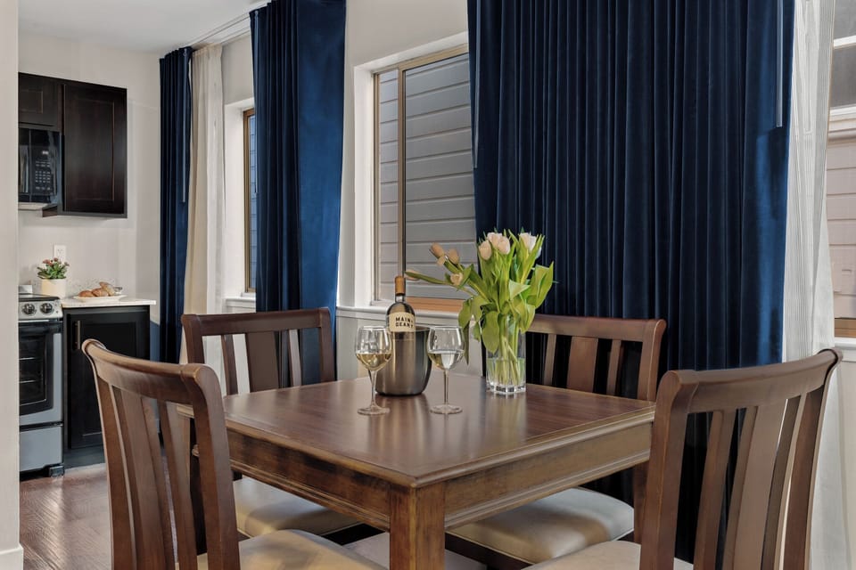 One-Bedroom-Dining-Area-Fishermans-Wharf