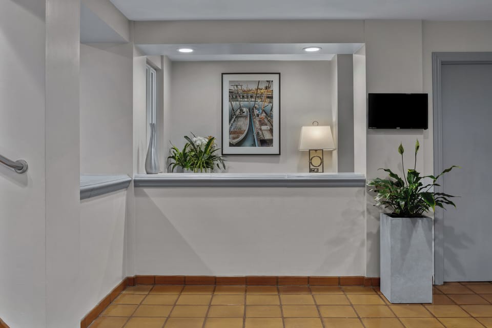 Lobby-2-Fishermans-Wharf