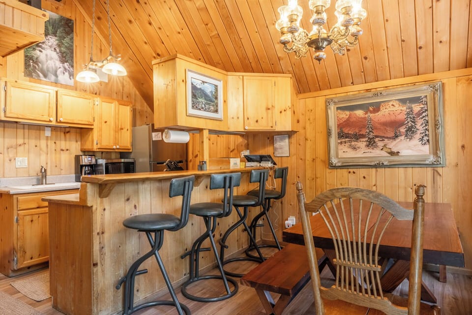 Chalet 23 kitchen dining