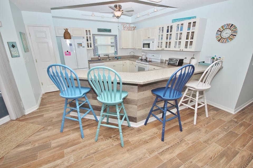 Eat-in bar seating