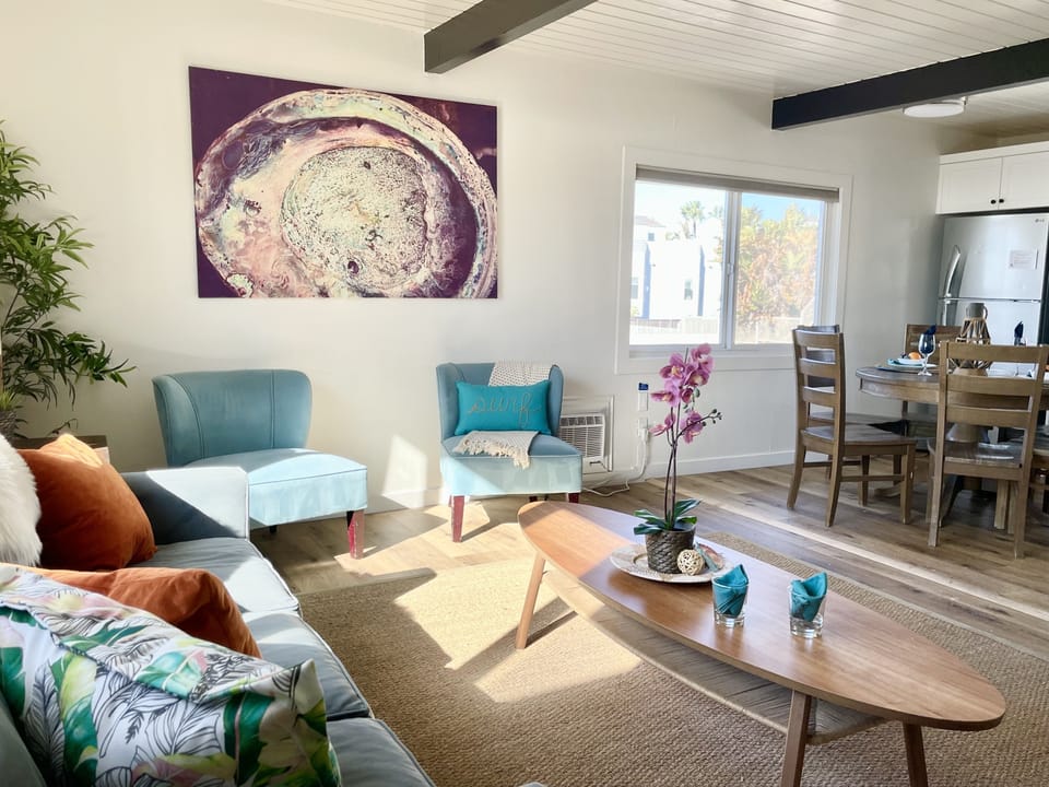 1615-5 Living Room 4