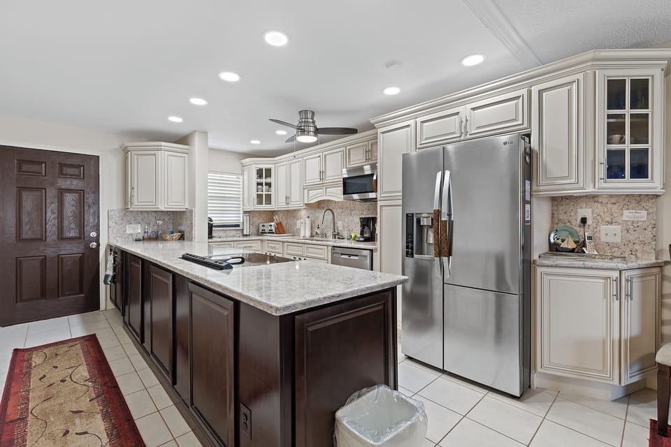 Fully equipped kitchen