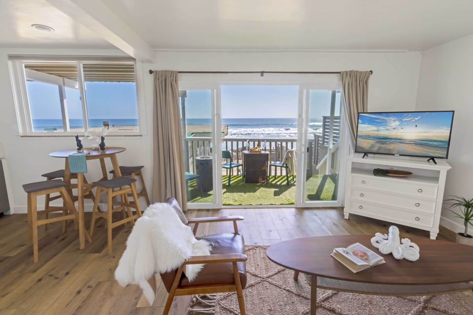 1615-2 Living Room 2 - Ocean View