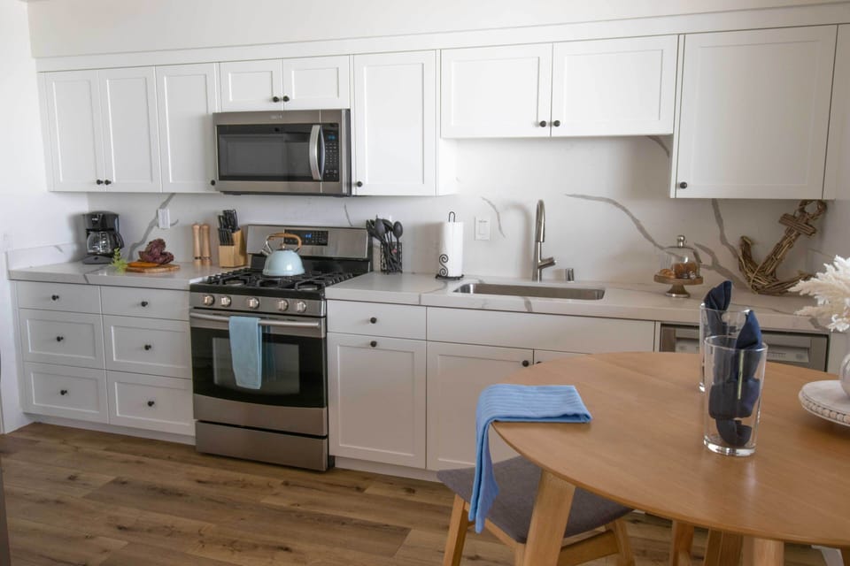 1615-2 Kitchen 2
