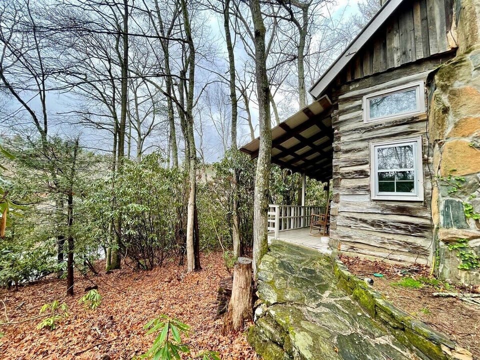 Laurel Mtn Cabin, Wooded Setting