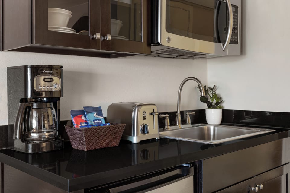 One-Bedroom-King-Suite-Kitchenette-1-Peacock-Suites