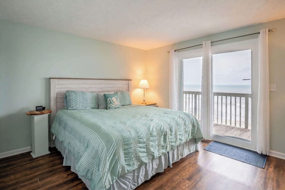 Primary Bedroom Suite with Oceanfront Balcony