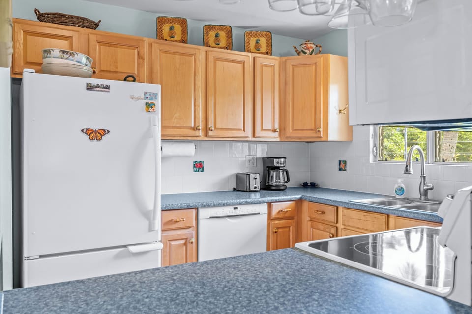 Another view of kitchen