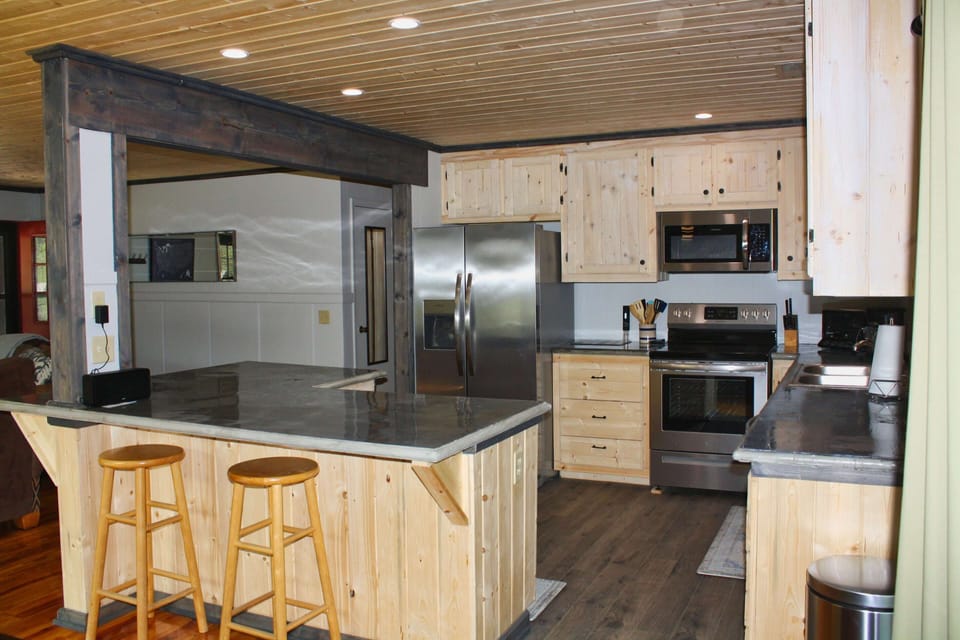 The Bunk House at Leatherwood Mountains