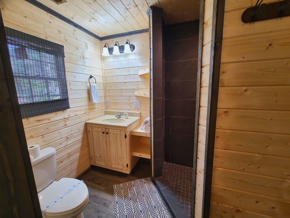The Bunk House at Leatherwood Mountains