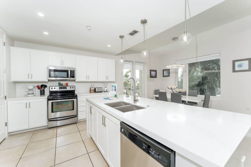 Hotels can't compare to a full-home vacation rental! Start your mornings in a sun-bright kitchen with at a roomy kitchen island and full-size appliances.