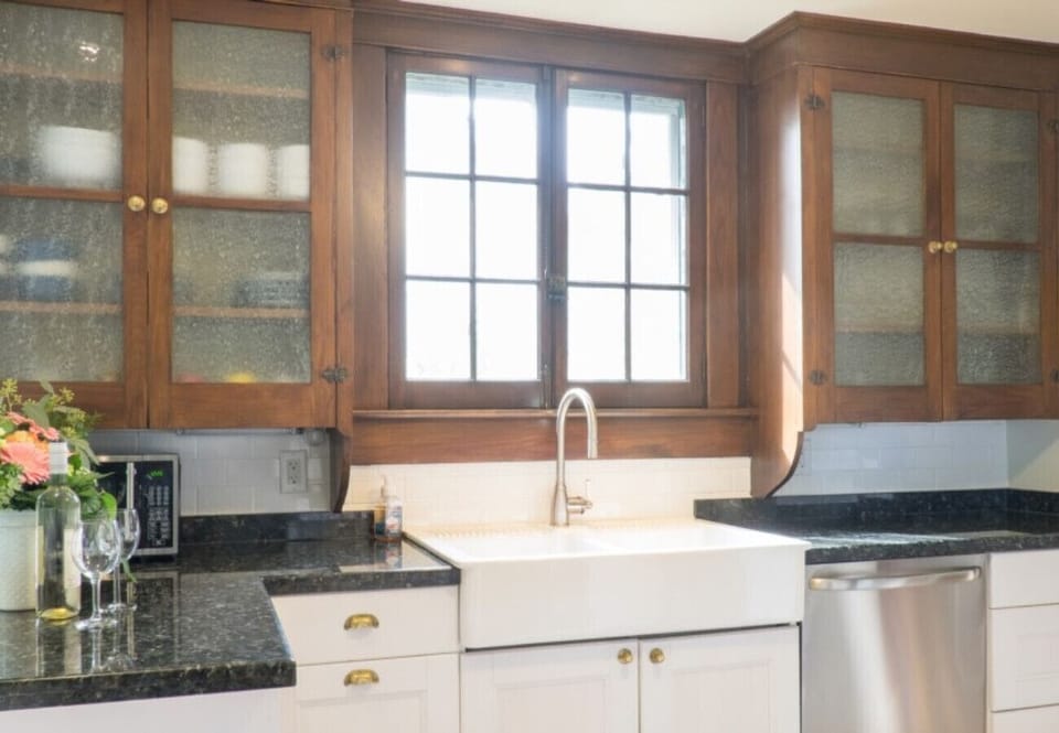Full Kitchen - Captain's Quarters - Niagara-on-the-Lake