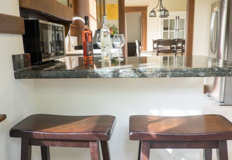 Breakfast Bar - Captain's Quarters - Niagara-on-the-Lake