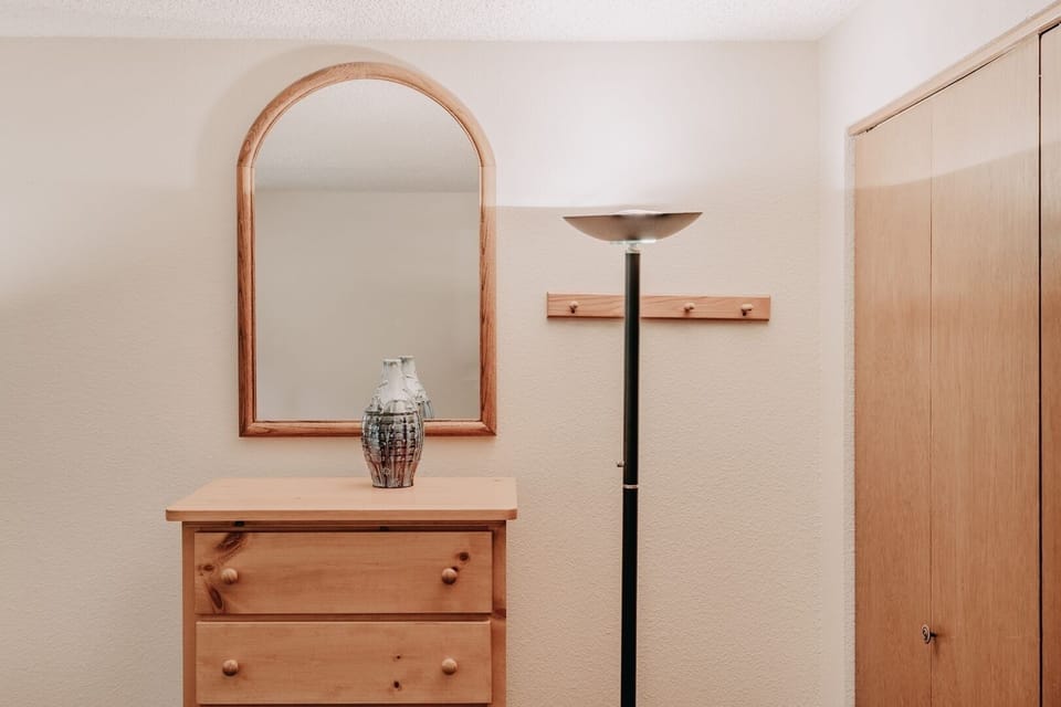 Lamp, Furniture, Indoors, Cabinet, Sink