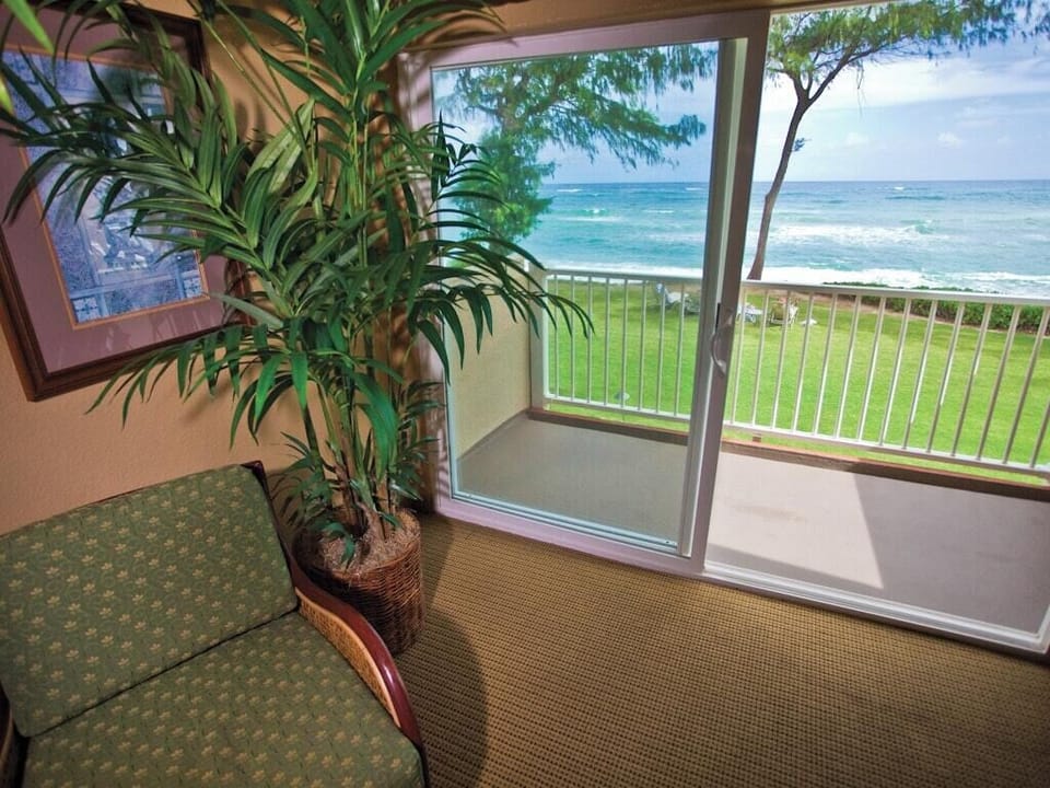 One-Bedroom-Oceanfront-Villa-Kauai-Coast-Beachboy_Medium