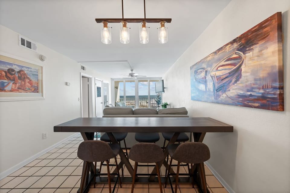9 Island Shores 250 Dining