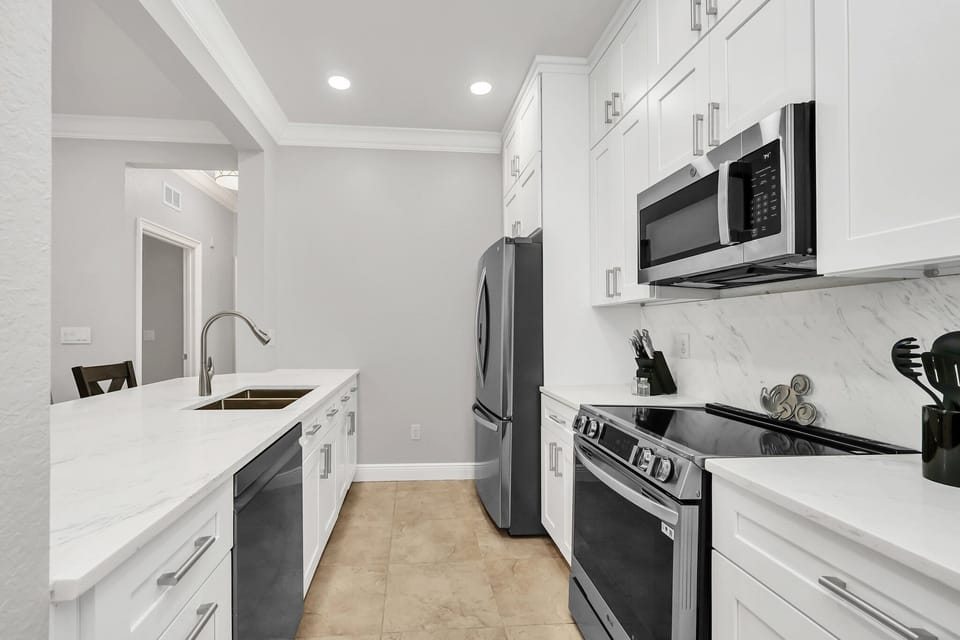 Prepare delicious meals in this fully-equipped kitchen
