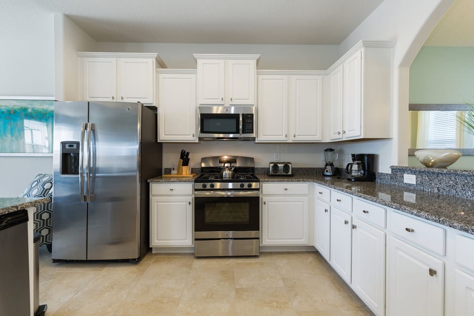 02_Stainless_steel_appliances_0721.jpg