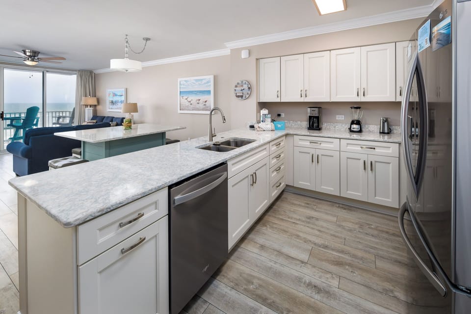 Kitchen - Gorgeous counter tops!