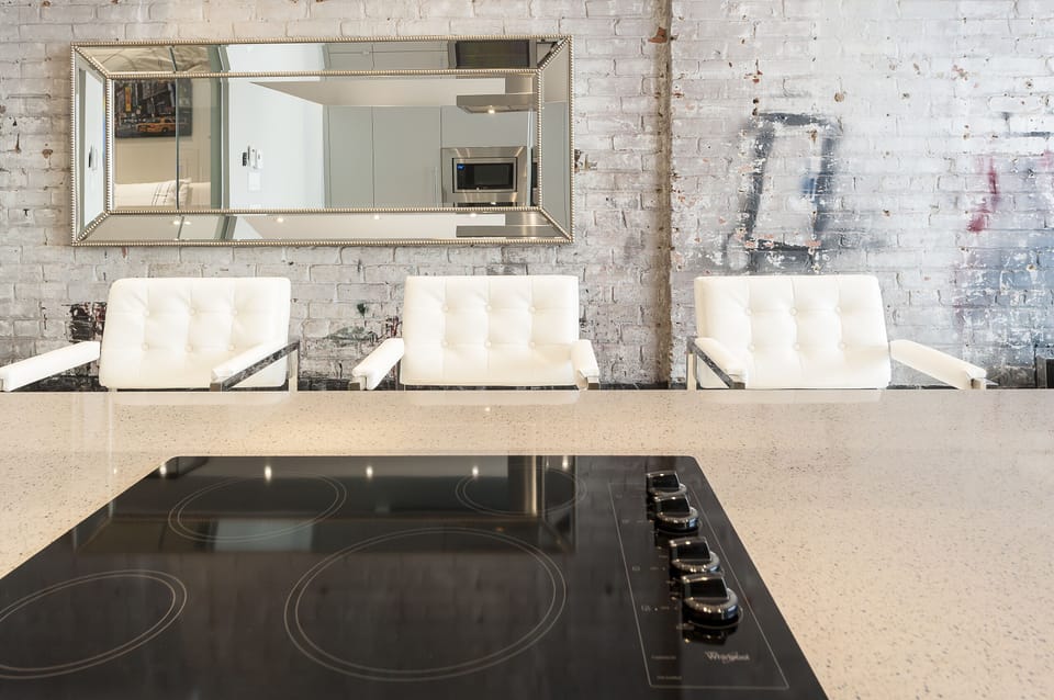 Kitchen island with cooking top and eating area