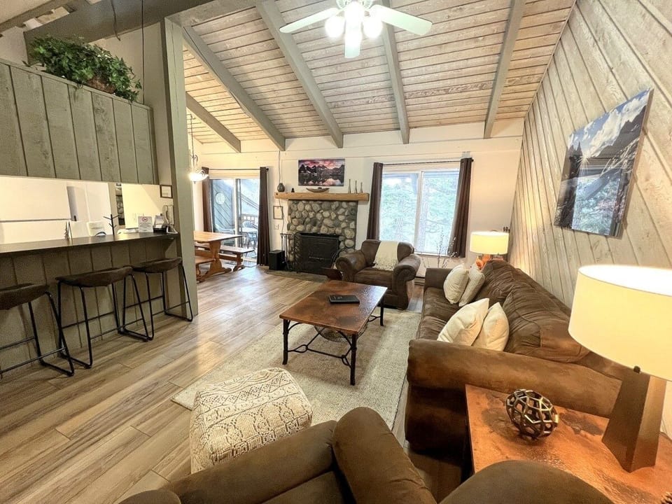 Living room pic#2