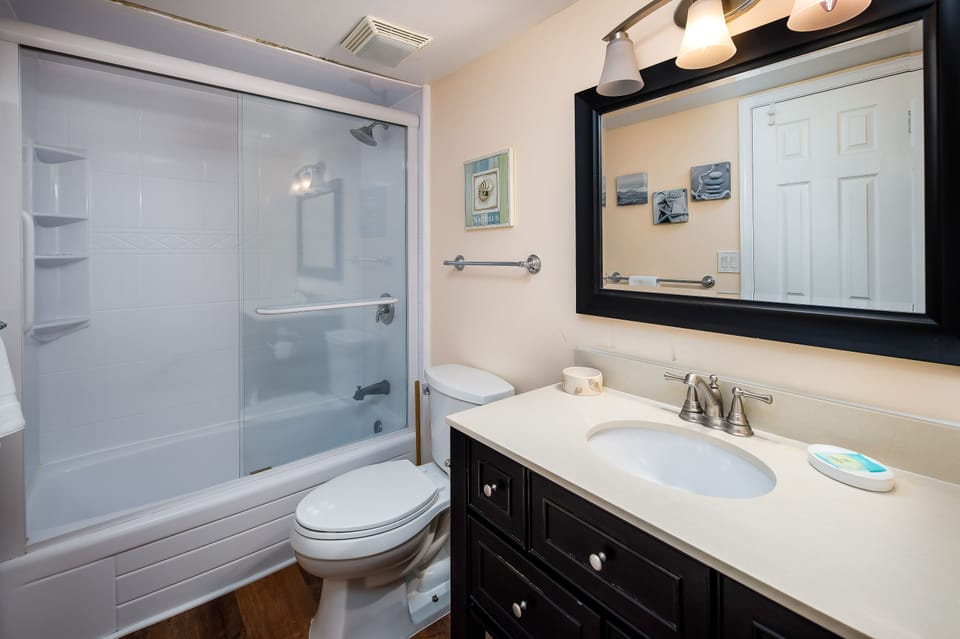 Guest tub and shower
