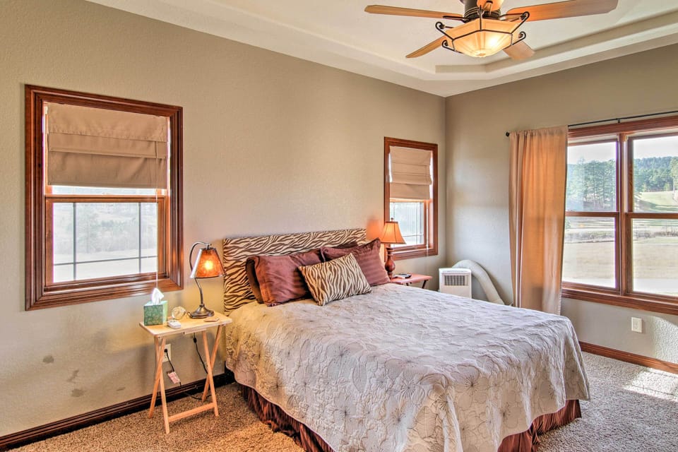 Bedroom 5 | Queen Bed