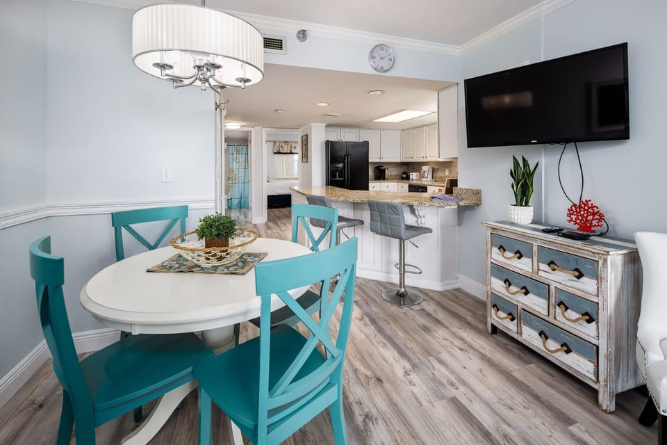 Dining area with bar seating