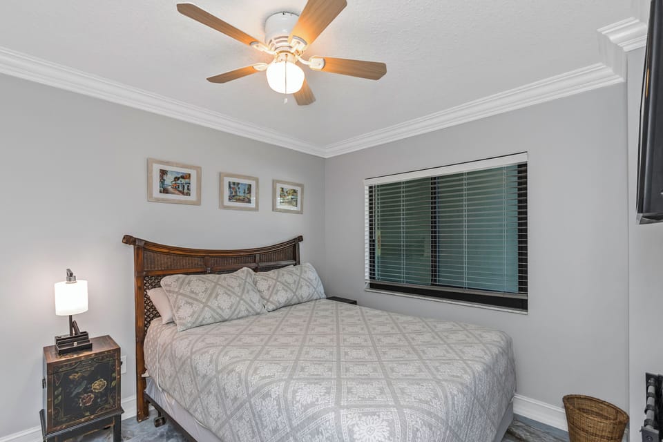3rd Bedroom with Queen bed and smart tv