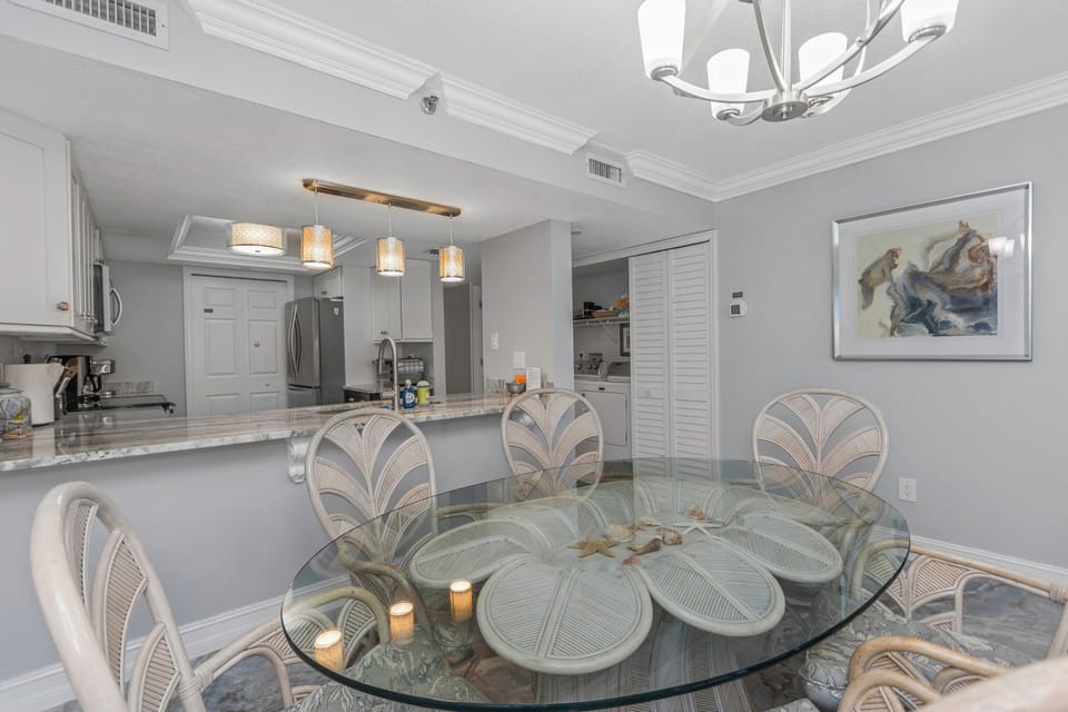 Fun Florida Beach Dining Table and Cushioned Chairs