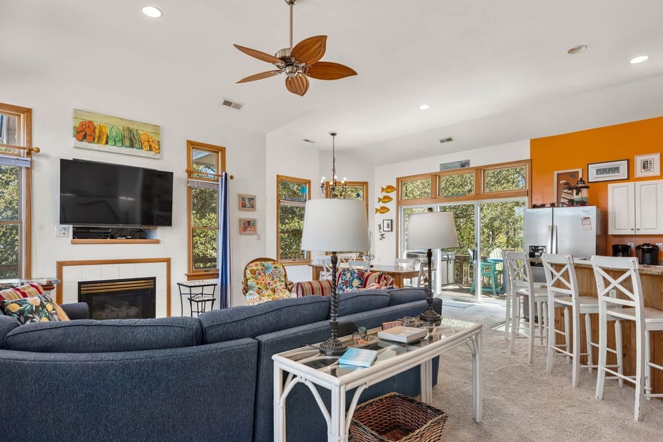 M859: Flip Flops | Top Level Living Area