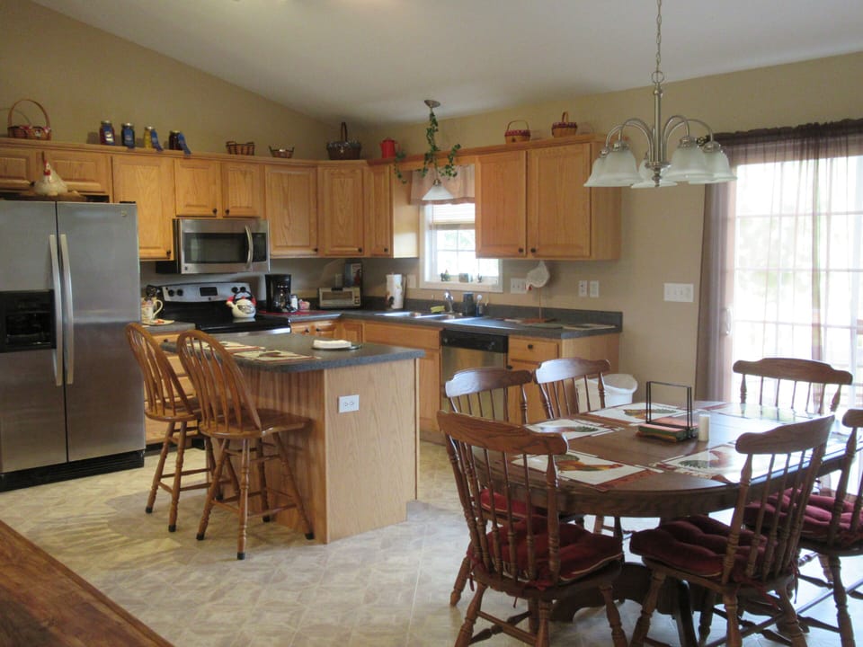 Dining Area & Kitchen