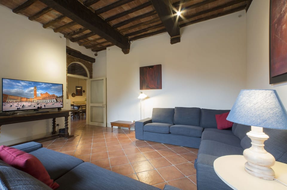 Room, Property, Furniture, Building, Living Room, Interior Design, House, Real Estate, Floor, Table