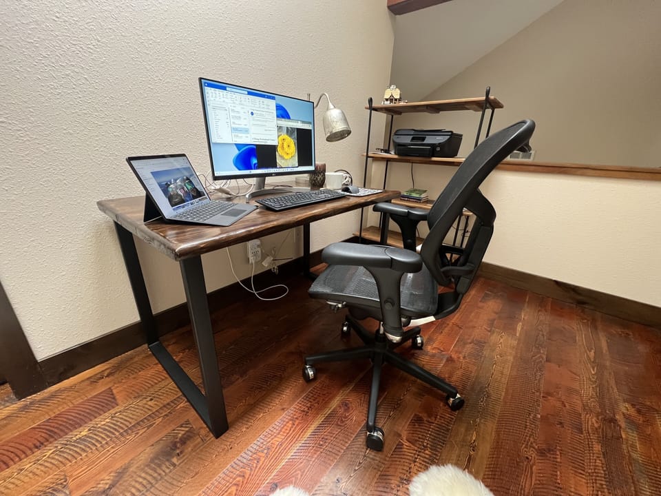 Upstairs Loft -We've set up a little office space with monitor, dock, printer...