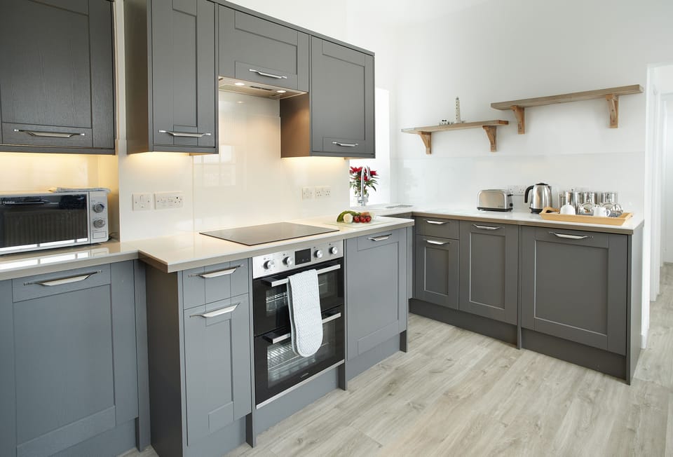 Ariel, Nash Point Lighthouse: Fully-equipped kitchen