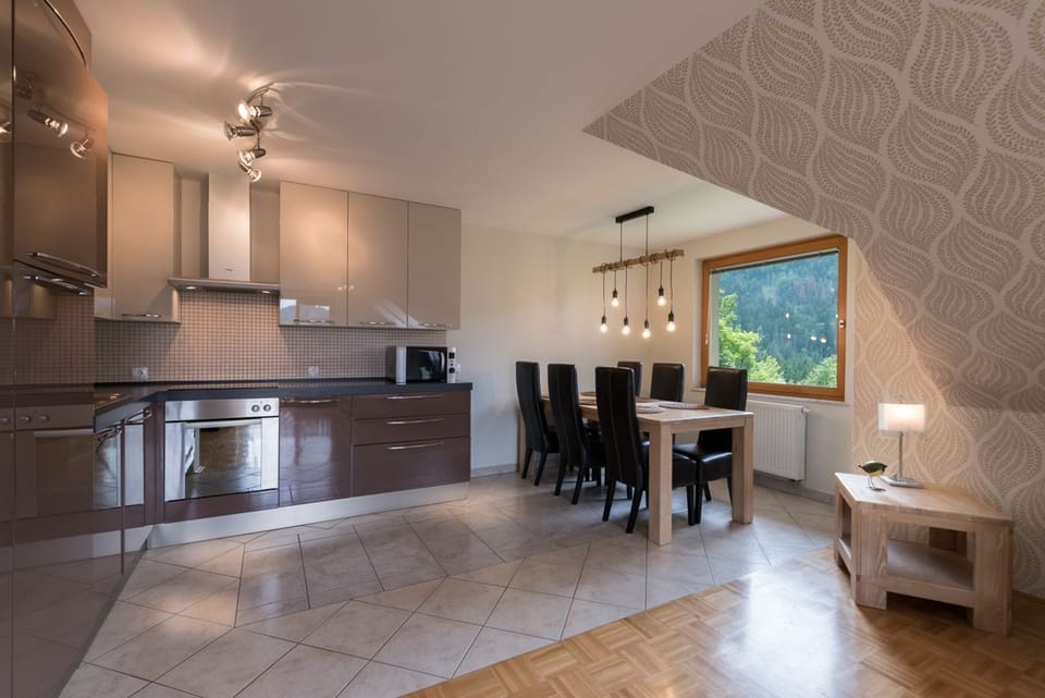 Sava View 8 - kitchen and dining room