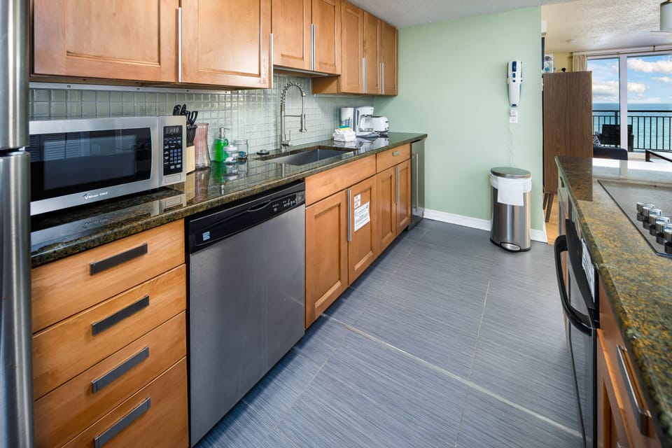 Kitchen with island flat top and stove, stand alone icemaker