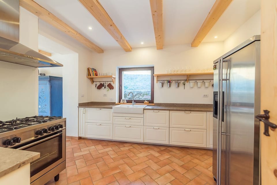Dandelion House - kitchen
