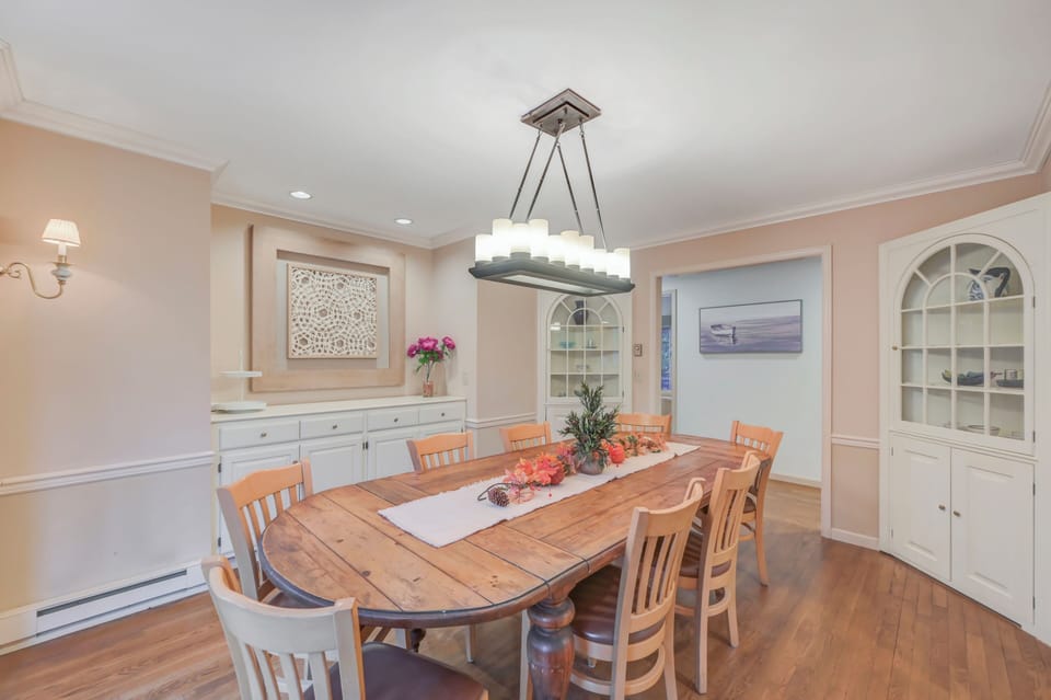 Dining Room can seat 8-10