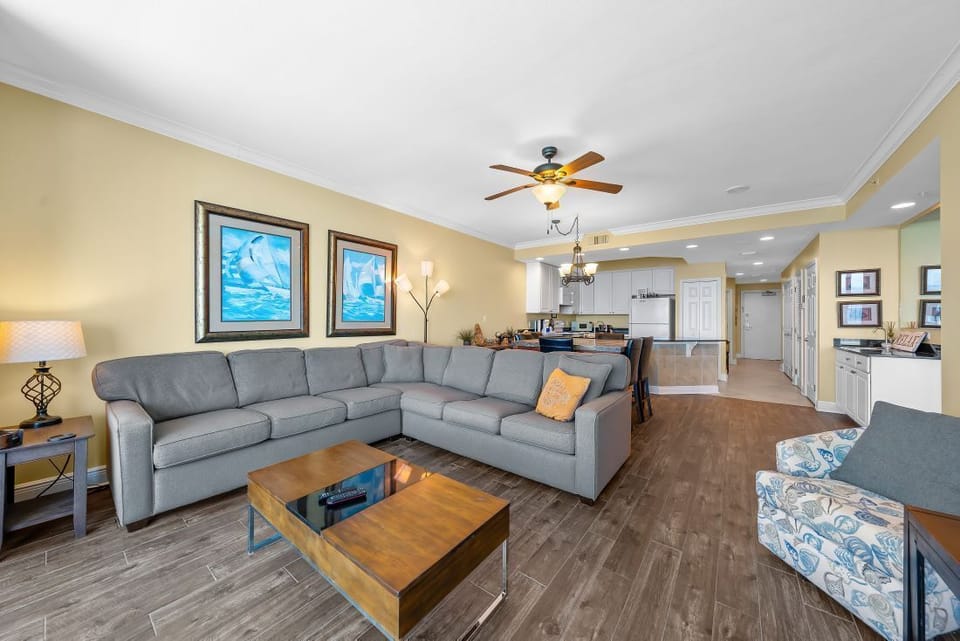 3 San Carlos 1406 Living Room