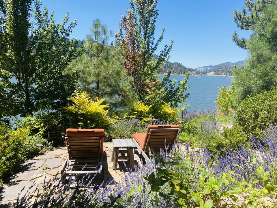 Sitting area on the garden level 