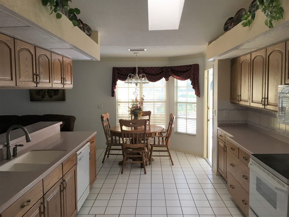 Kitchen Photo #2