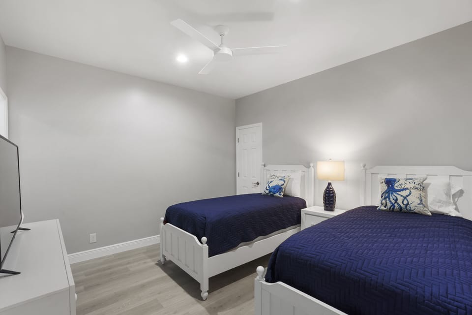 Twin bedroom with shared bathroom, 43" flat screen smart TV