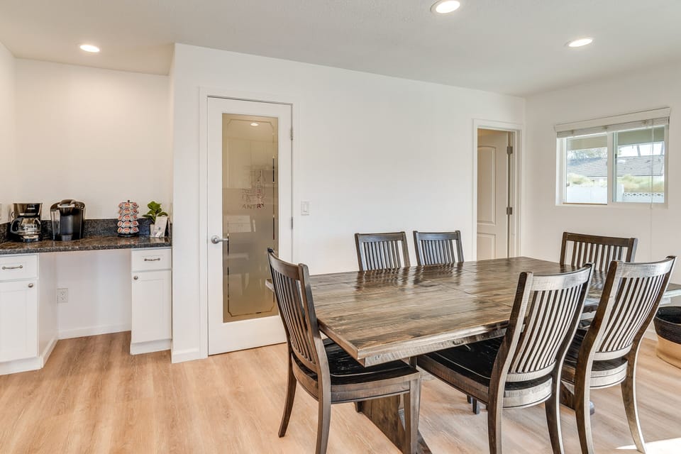 Dining Table | Dishware & Flatware Provided