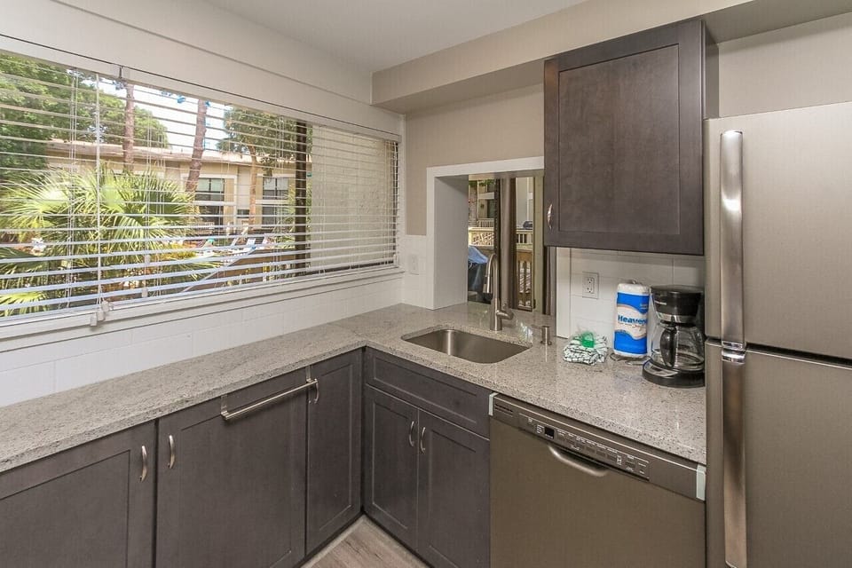 Kitchen - • Kitchen : Coffee Maker, Cookware, Full Kitchen, Microwave, Refrigerator, Dishwasher, Stove .